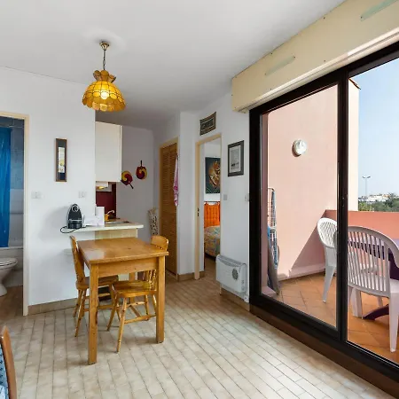 1 Bedroom Apartment For 4 *
